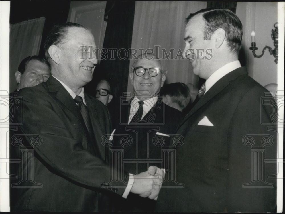1969 Press Photo Rupert Murdoch at Takeover Struggle For News of the World - Historic Images