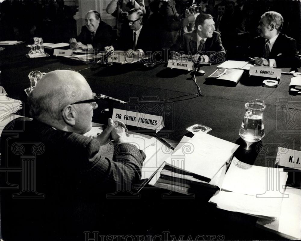 1974 Press Photo Sir Frank Figgures, the Pay Board chairman - Historic Images