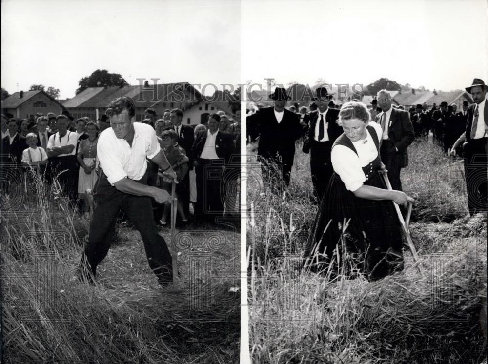 1955 Press Photo The winners of the annual mower contest at Prutting - Historic Images