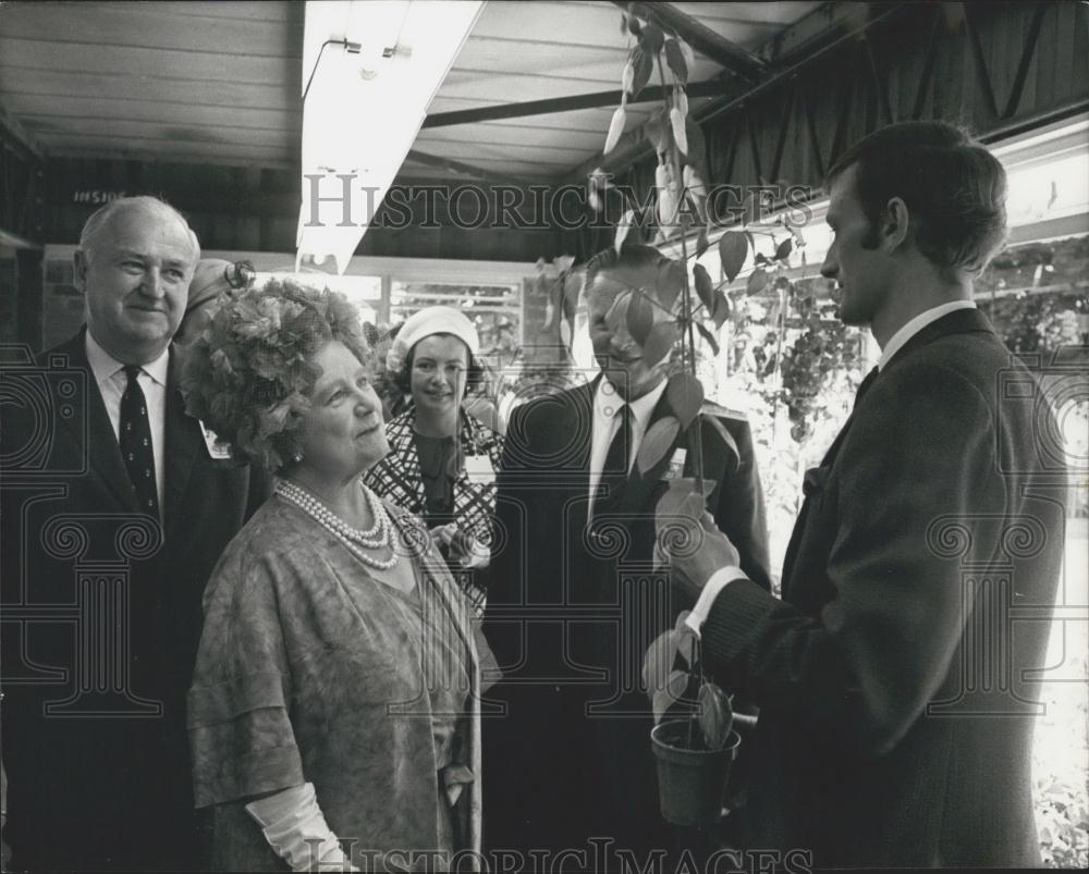 1968 Press Photo Queen Mother Opens Garden Centre - Historic Images