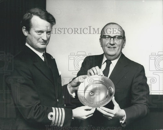 1976 Press Photo Rolls Royce's Don Pepper &Captain J.E. Woodward - Historic Images