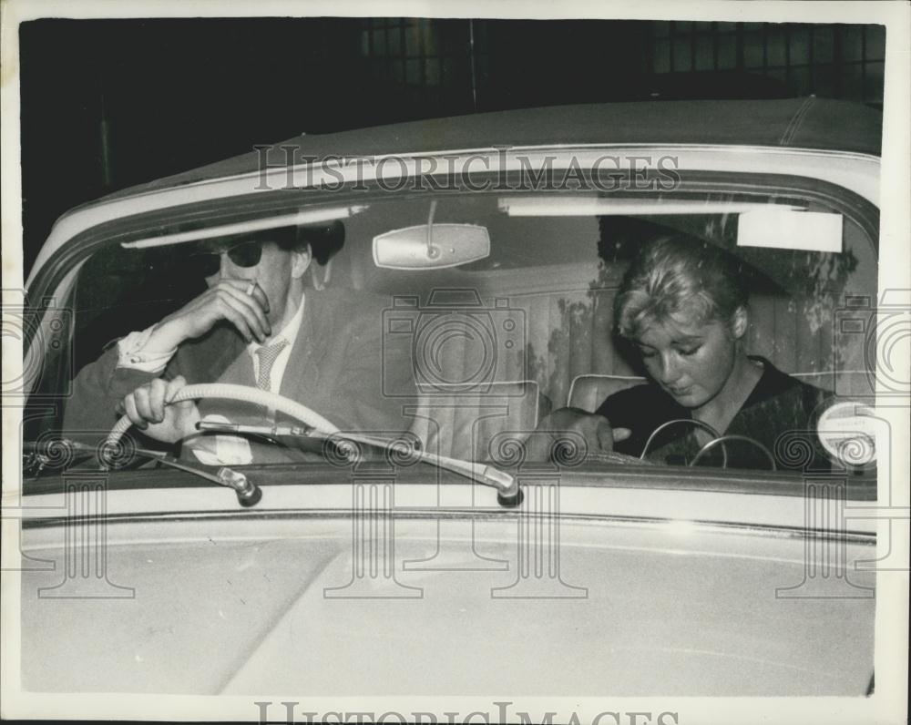 1957 Press Photo Lady Jane Visits Paddington Mortuary - Historic Images