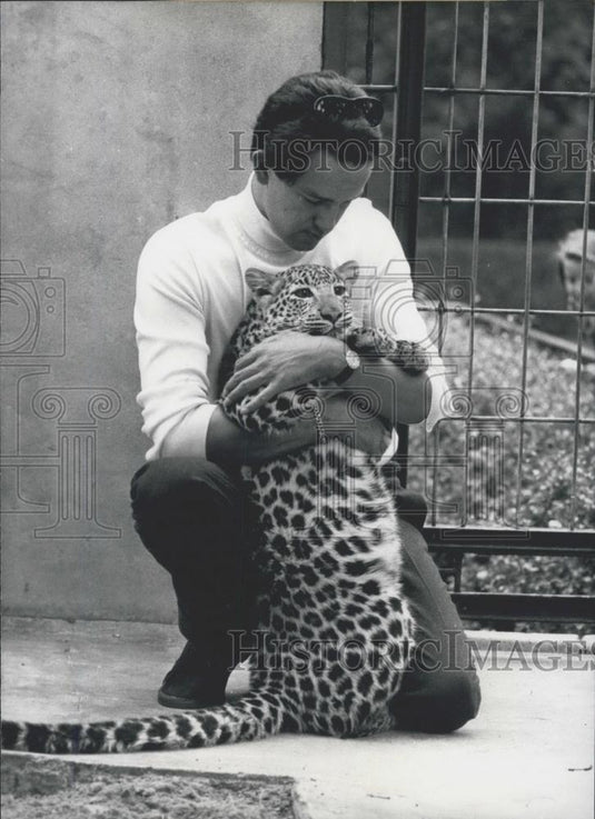 1968 Press Photo Handler and leopard - KSC19623 - Historic Images
