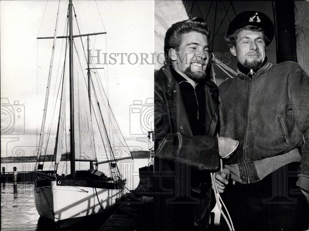 1955 Press Photo Miltob Blair (left) and Rick Paschal and their yacht - Historic Images