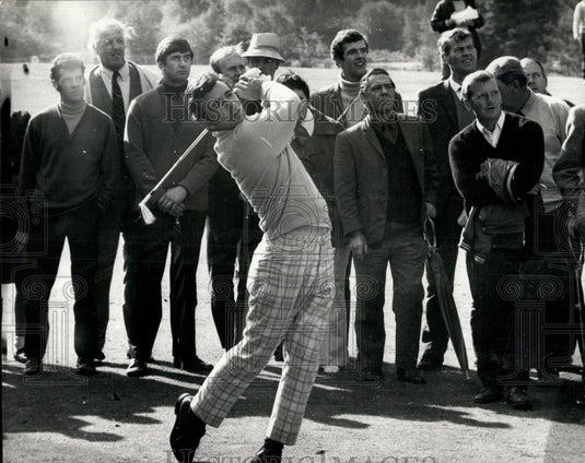 1970 Press Photo Tony Jacklin seen driving off the tee - Historic Images
