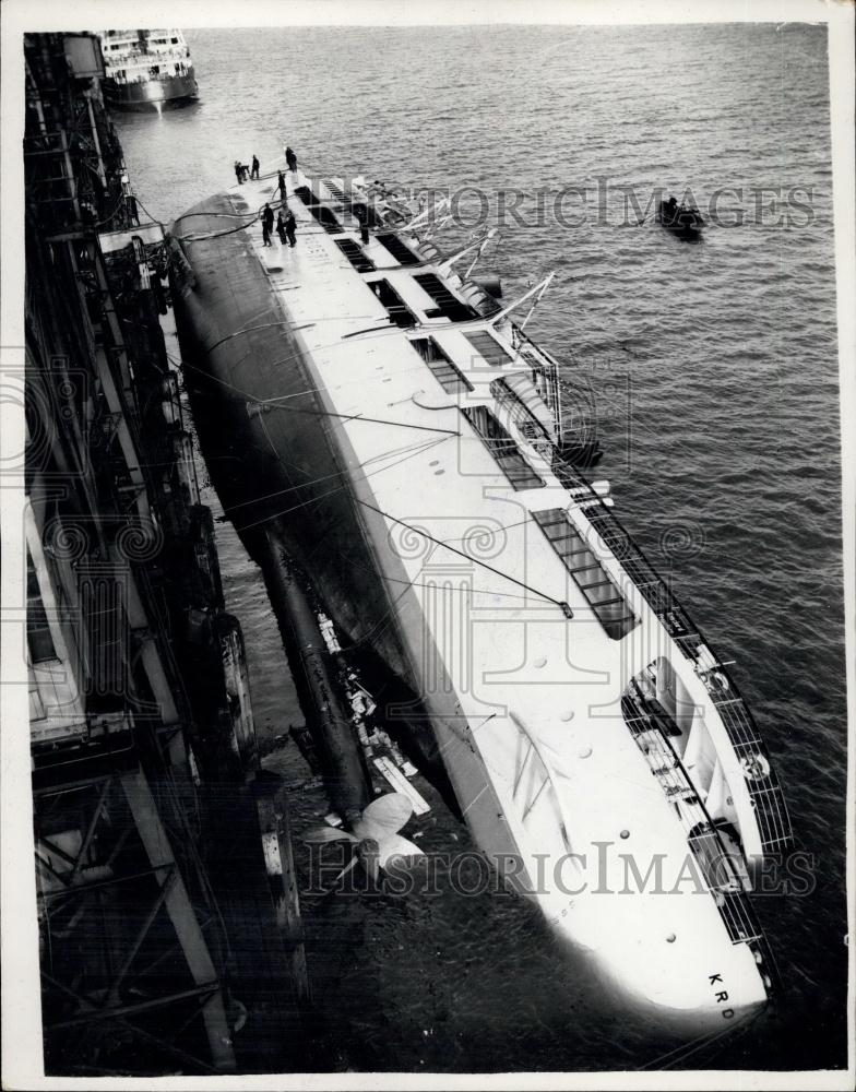 1953 Press Photo Danish Vesel Kronprins Frederik&quot; Capsizes after Burning&quot; - Historic Images