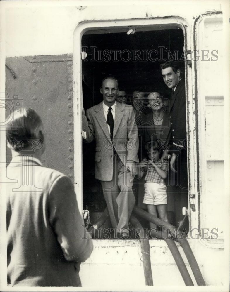 1957 Press Photo Flu Ship Put Under Quarantine - Historic Images