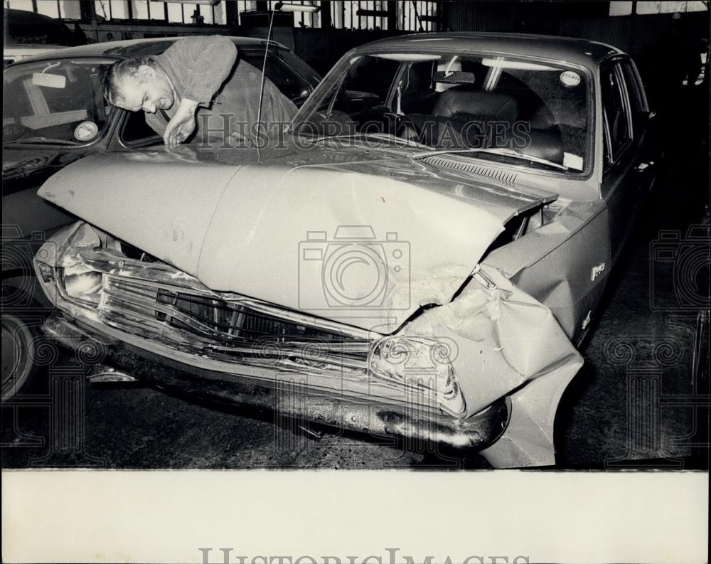 1971 Press Photo The damaged Vauxhall Viva car driven by Mrs. Wiltshire - Historic Images