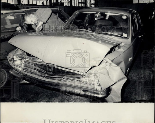 1971 Press Photo The damaged Vauxhall Viva car driven by Mrs. Wiltshire - Historic Images