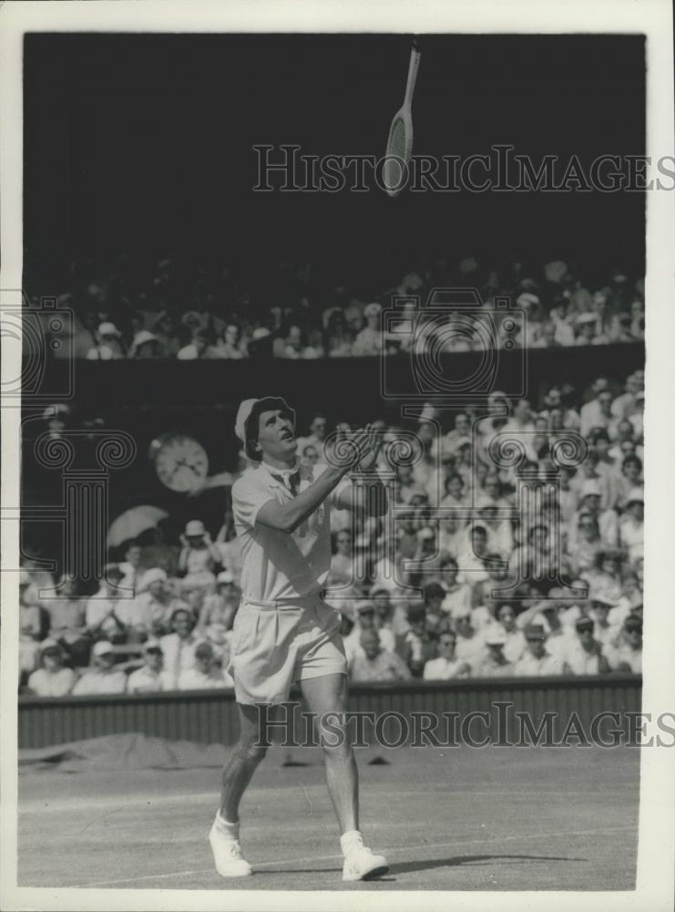 1957 Press Photo Wimbledon Championships,Neal Fraser of Australia - Historic Images