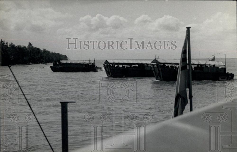 Press Photo Vietnamese Guerillas Leave The Mekong Delta Via Boat - Historic Images