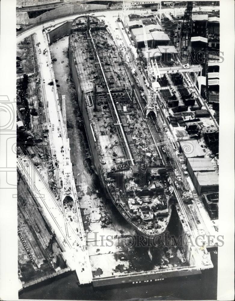 1969 Press Photo aerial view of Mammoth Japanese repair Dock - Historic Images