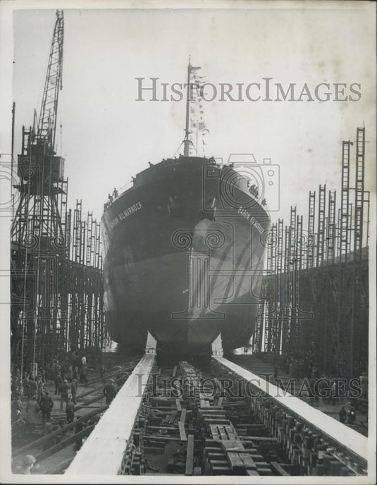 1953 Press Photo Launching of the Baron Kilmarnock" In Scotland" - Historic Images