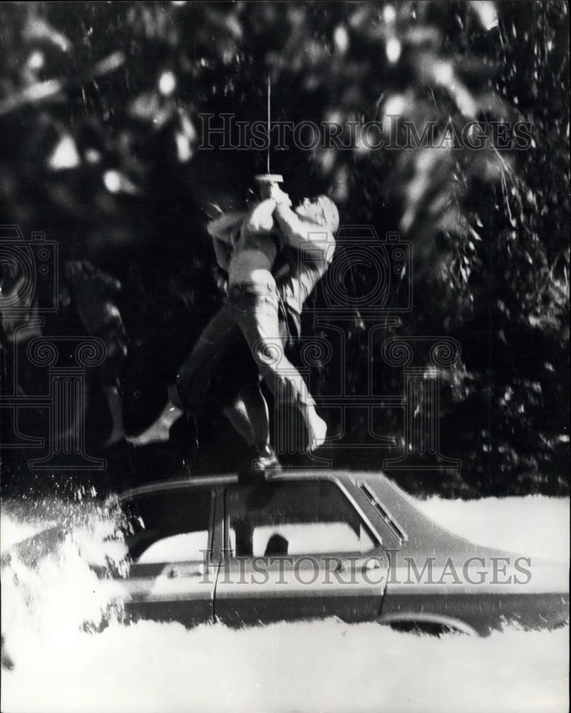 1974 Press Photo A rescue helicopter pulls people from car crash in river - Historic Images