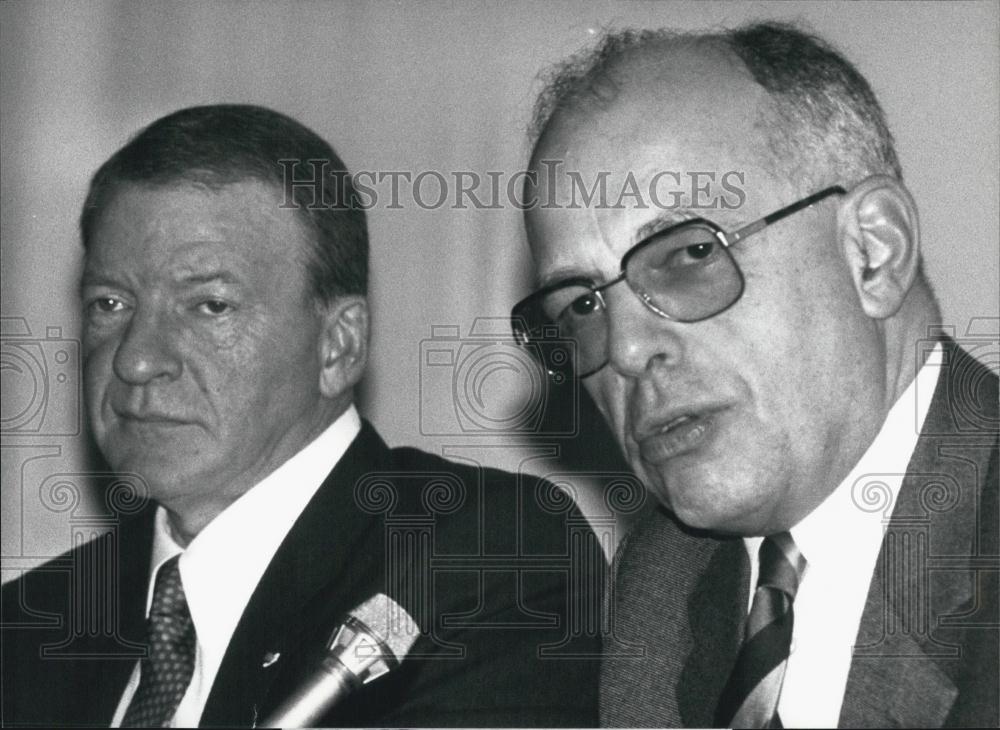 1990 Press Photo Volvo and Renault join their forces - Historic Images