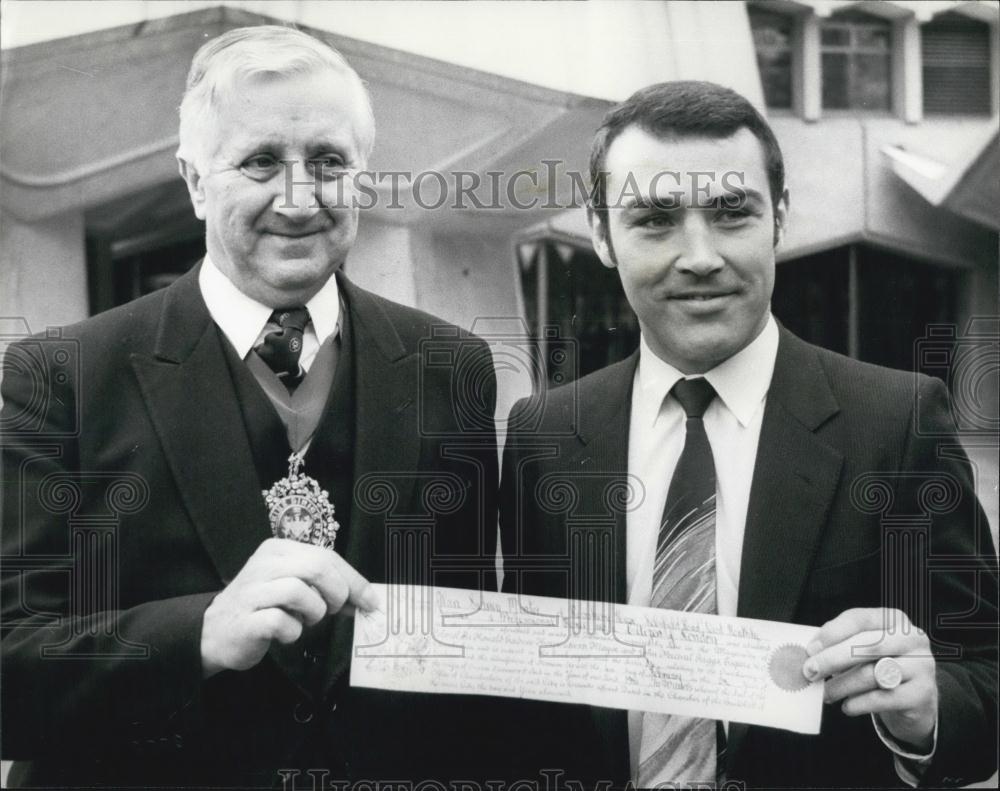 1981 Press Photo Alan Minter Receives Freedom of The City - Historic Images