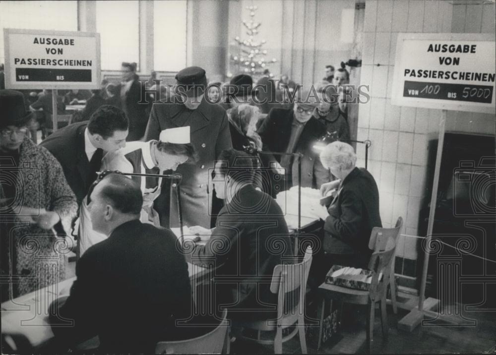 1963 Press Photo First Christmas Passports Issued to West Berliners - Historic Images