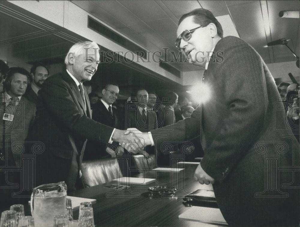 1981 Press Photo U.S. Chief Delegate Paul Nitze USSR Juli Kvitsinski Geneva - Historic Images