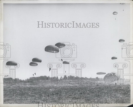 1982 Press Photo Japanese Defense Force's Airborne Brigade - Historic Images