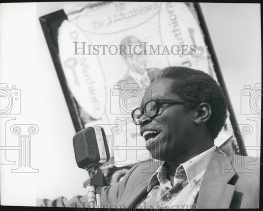 1974 Press Photo Dr. Johnstone Muthiera Addresses Election Meeting In Kenya - Historic Images