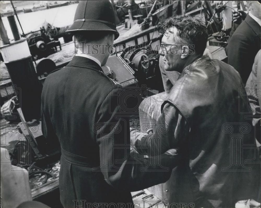 1963 Press Photo Royal Invader Captured By The Navy - Historic Images