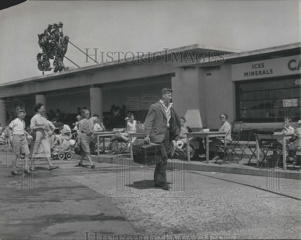 Press Photo John Swindells&#39; Personal Pigeon Post - Historic Images