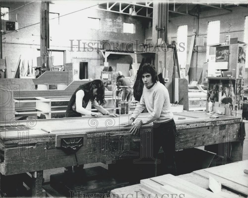 Press Photo Shipbuilding Craftsmen At Work Upper Clyde Yard Scotland - Historic Images