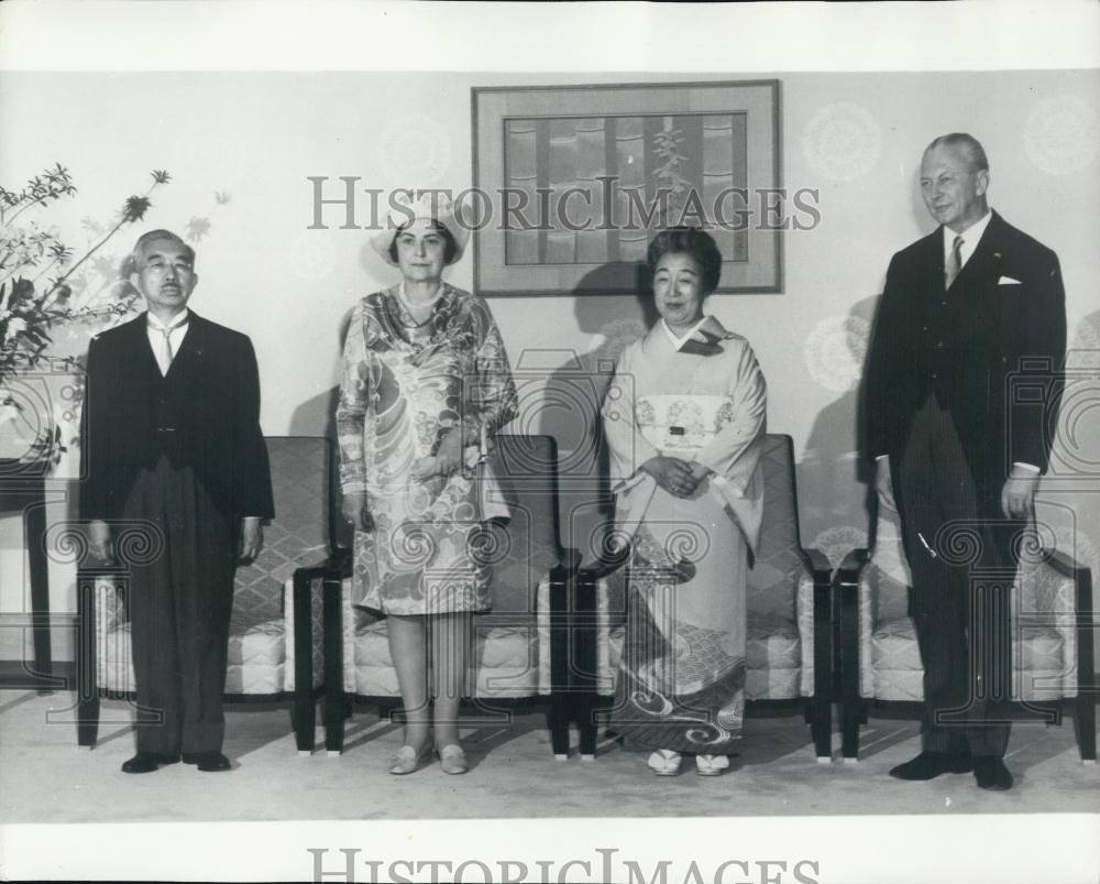 Press Photo Emperor welcomes Kiesinger - Historic Images