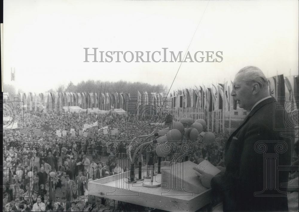 1967 Press Photo German chancellor Kurt-Georg Kiesinger Makes Speech - Historic Images