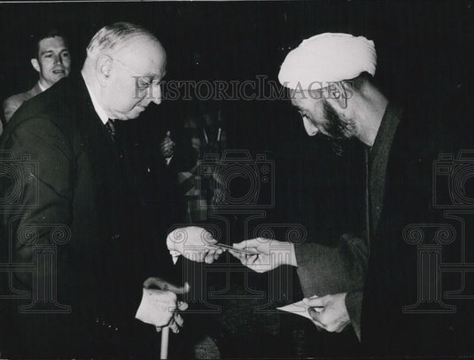 1954 Press Photo Personal Greetings from the Shah of Iran - Historic Images
