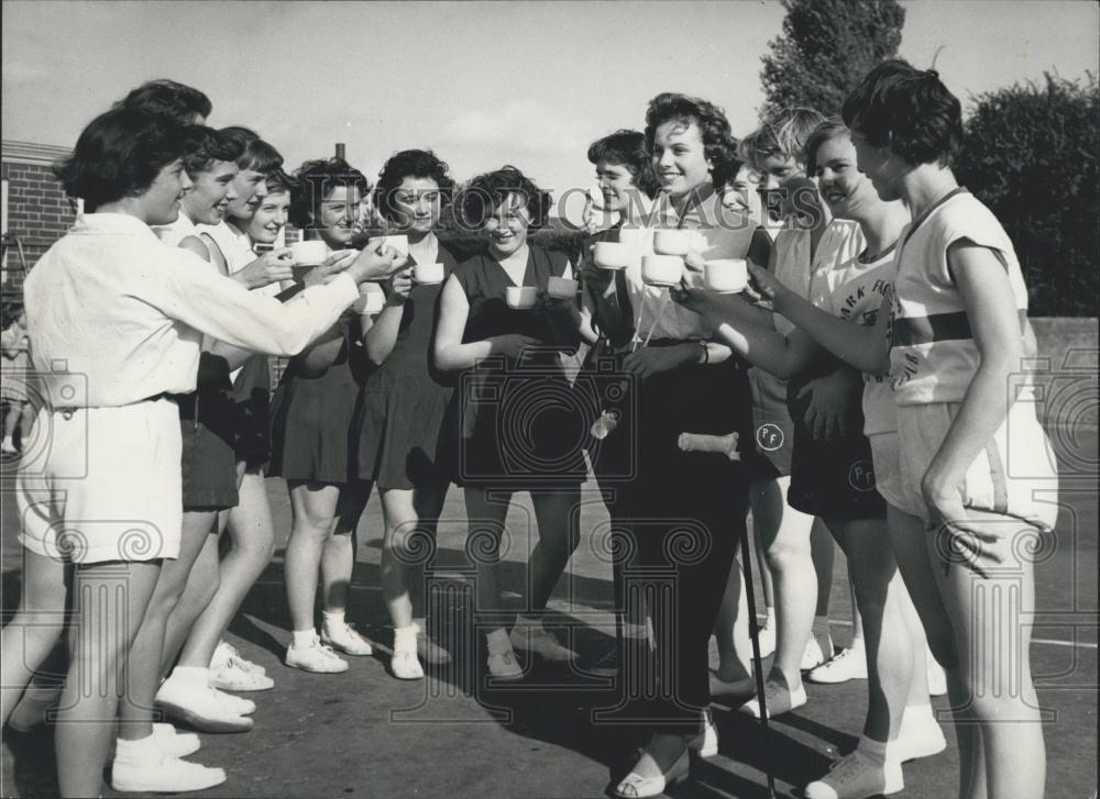 Press Photo Mavis Returns From Polio As Referee - Historic Images