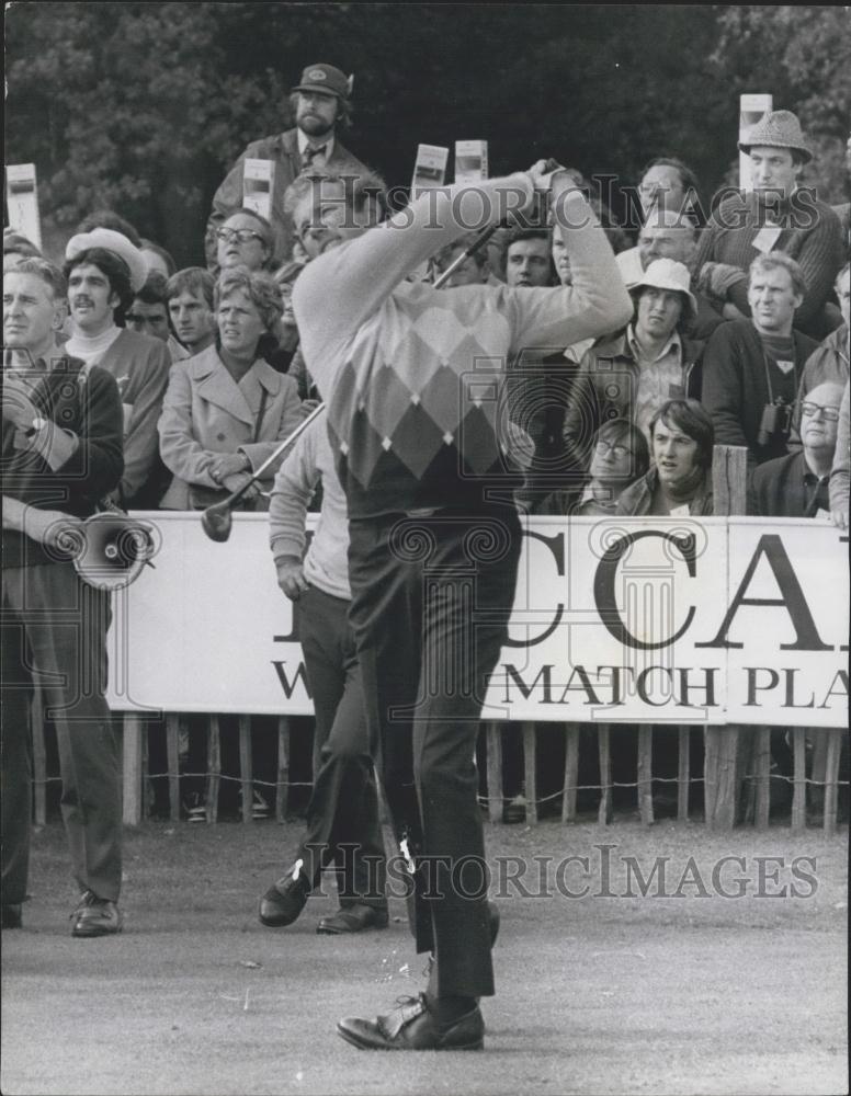 1972 Press Photo Tom Weiskoff driving at Wentworth golf - Historic Images