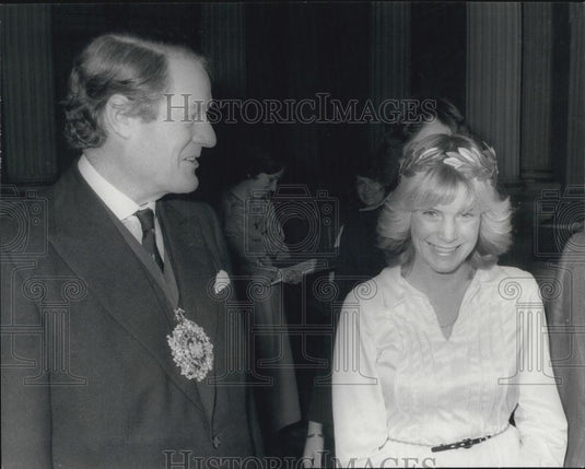 1978 Press Photo Swimmer Kathy Miller From Arizona Receives Valor In Sport Award - Historic Images