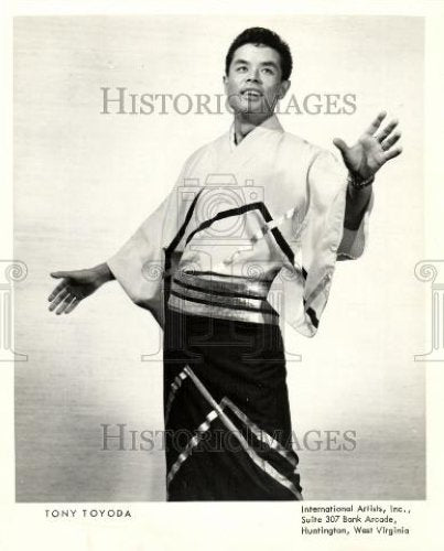 1963 Press Photo Tony Toyoda Singer - Historic Images