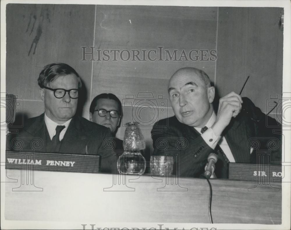 1961 Press Photo Sir Roger Makins Chairman UK AEA Sir William Penney Vice-Chair - Historic Images