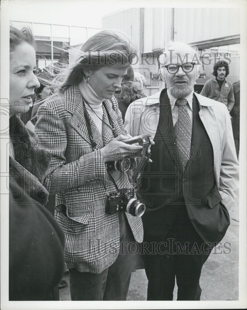 1972 Press Photo Actress Candice Bergan at Arrival of Charlie Chaplin at JFK - Historic Images