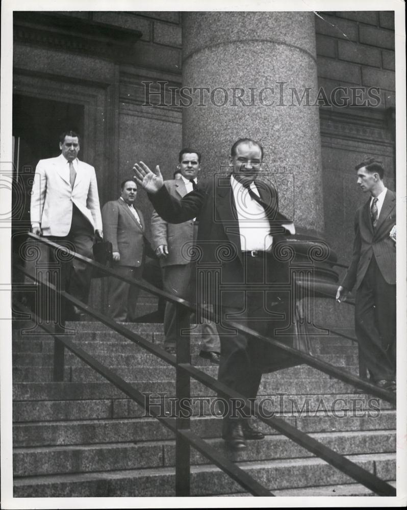 Press Photo Mac Carthy leaving Federal Court after investigation in N.Y - Historic Images