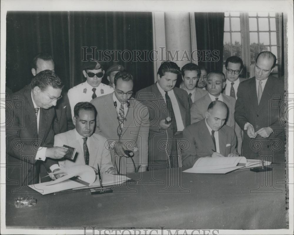 1959 Press Photo Dr. Mahmud Fawzi U.A.R. El Sayed Ibrahim Morocco agreement - Historic Images