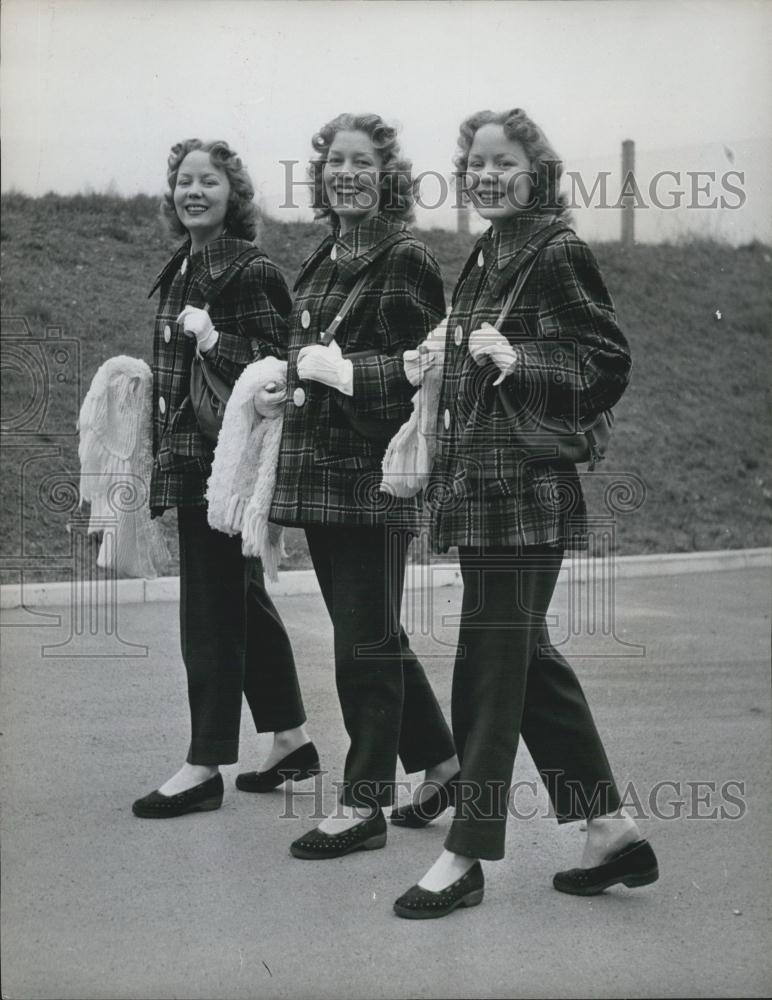 1958 Press Photo Beverly Sisters Harmony Singers Rehearse New Film Movie - Historic Images