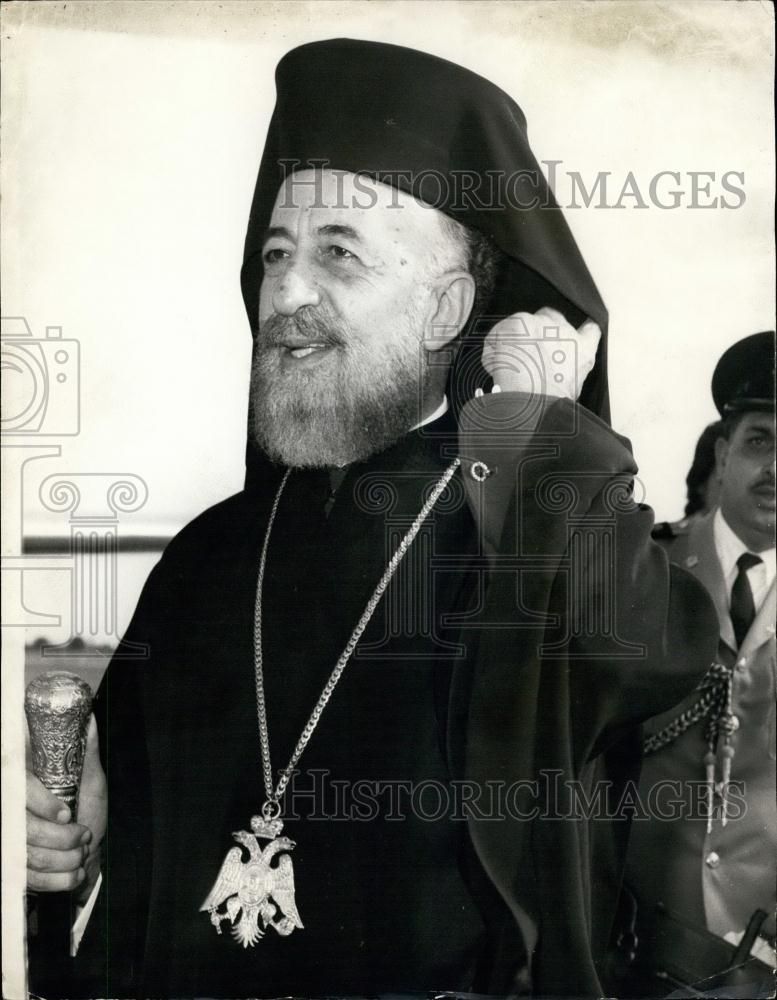 1973 Press Photo Greek President Makarios Arrival Heathrow Airport - Historic Images