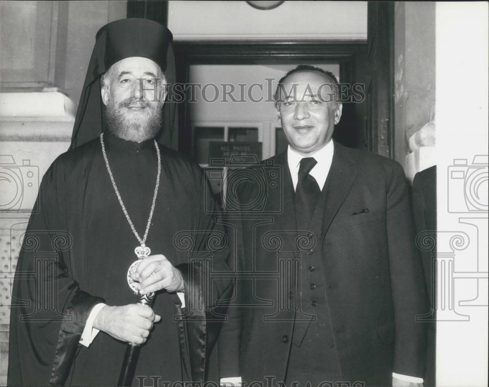 1974 Press Photo Archbishop Makarios WIth Clerides At London Foreign Office - Historic Images