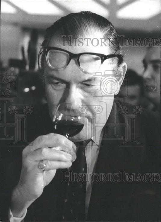 1971 Press Photo Wine Taster Competition Reginald Maudling - Historic Images