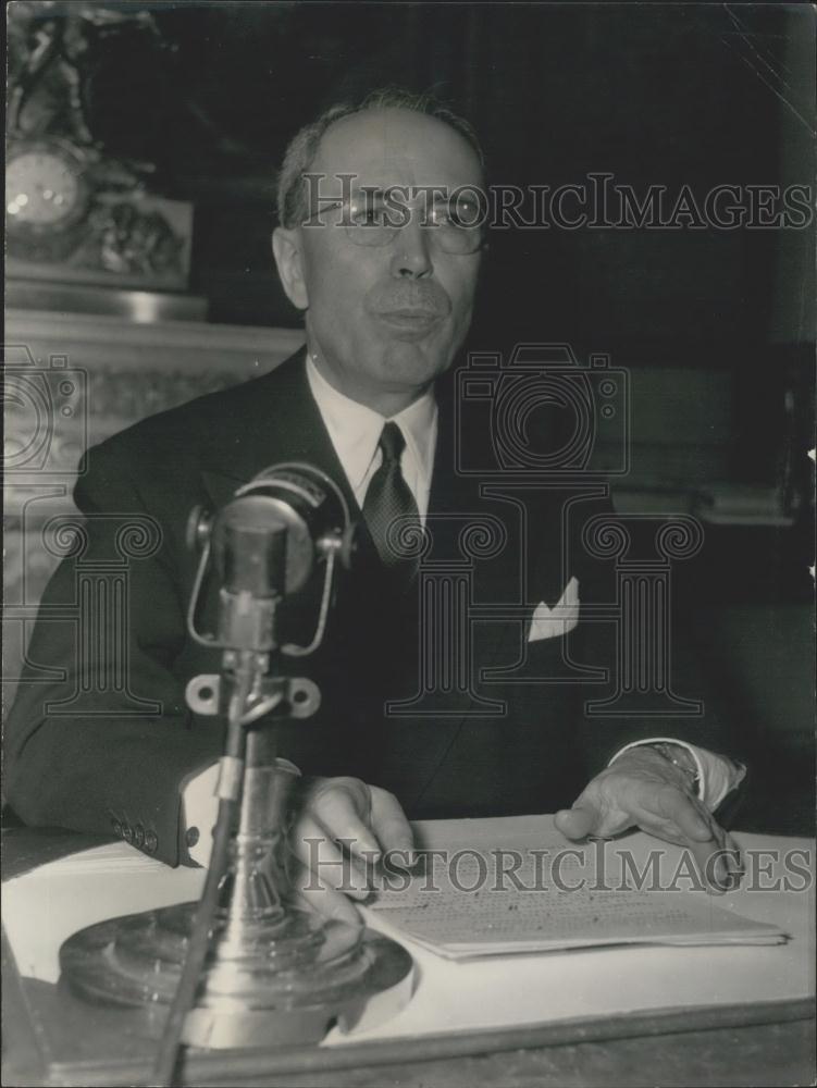 1958 Press Photo M. Antoine Pinay French Minister Finance radio - Historic Images