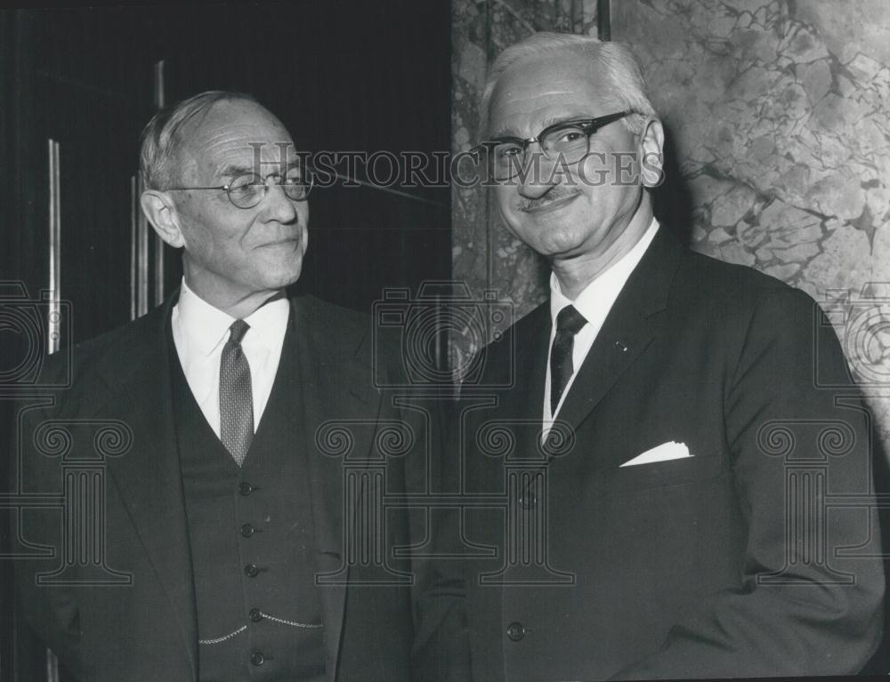 1964 Press Photo Professor Wallace Fenn Albert Sabin medicine anti-polio awards - Historic Images