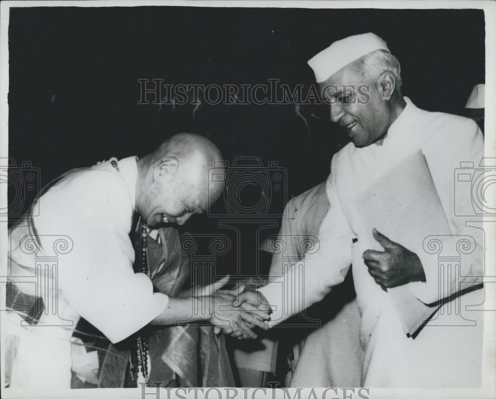 1962 Press Photo Indian Premier Nehru &amp; Rev.Datso Fuji of Japan - Historic Images