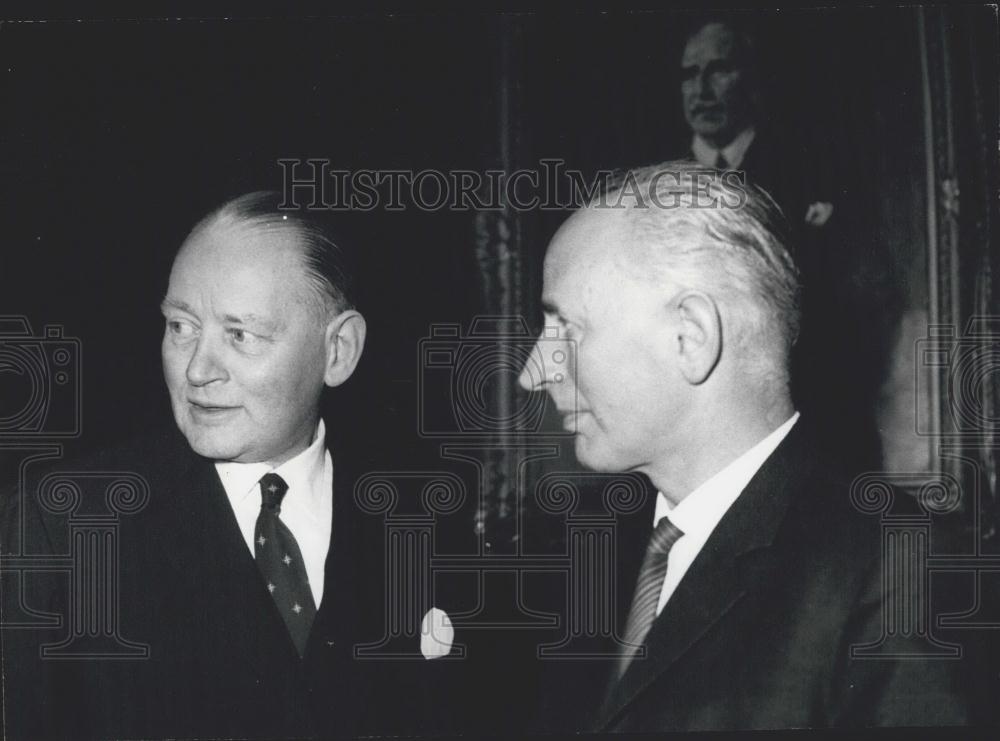 1962 Press Photo Doctor Dirk Stikker NATO General Secretary Paul Neverman Mayor - Historic Images