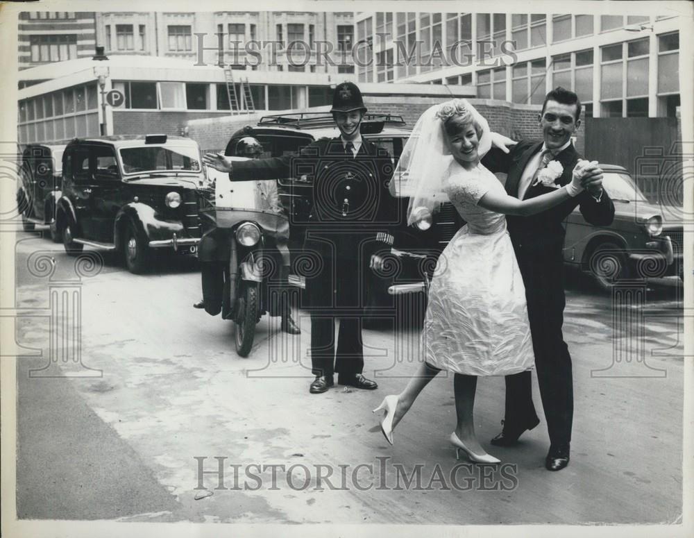 1962 Press Photo Amateur Ballroom Champs John Donaldson and Sylvia Dearden marry - Historic Images