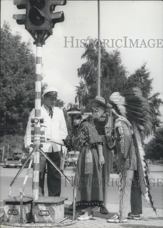 1962 Press Photo police-men West Berlin Indians and Cowboys American-Volks Fest - Historic Images