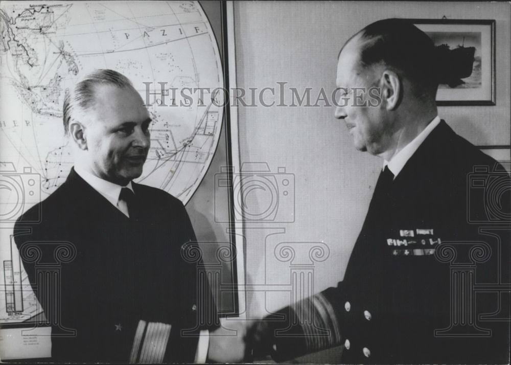 1961 Press Photo Inspector German Navy Vice Admiral Ruge Successor Zenker - Historic Images