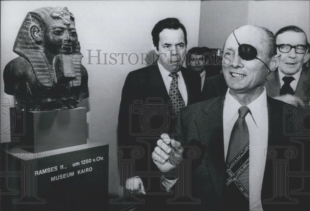 Press Photo Israeli Foreign Minister Moshe Dayan &amp; Yohanan Meroz - Historic Images